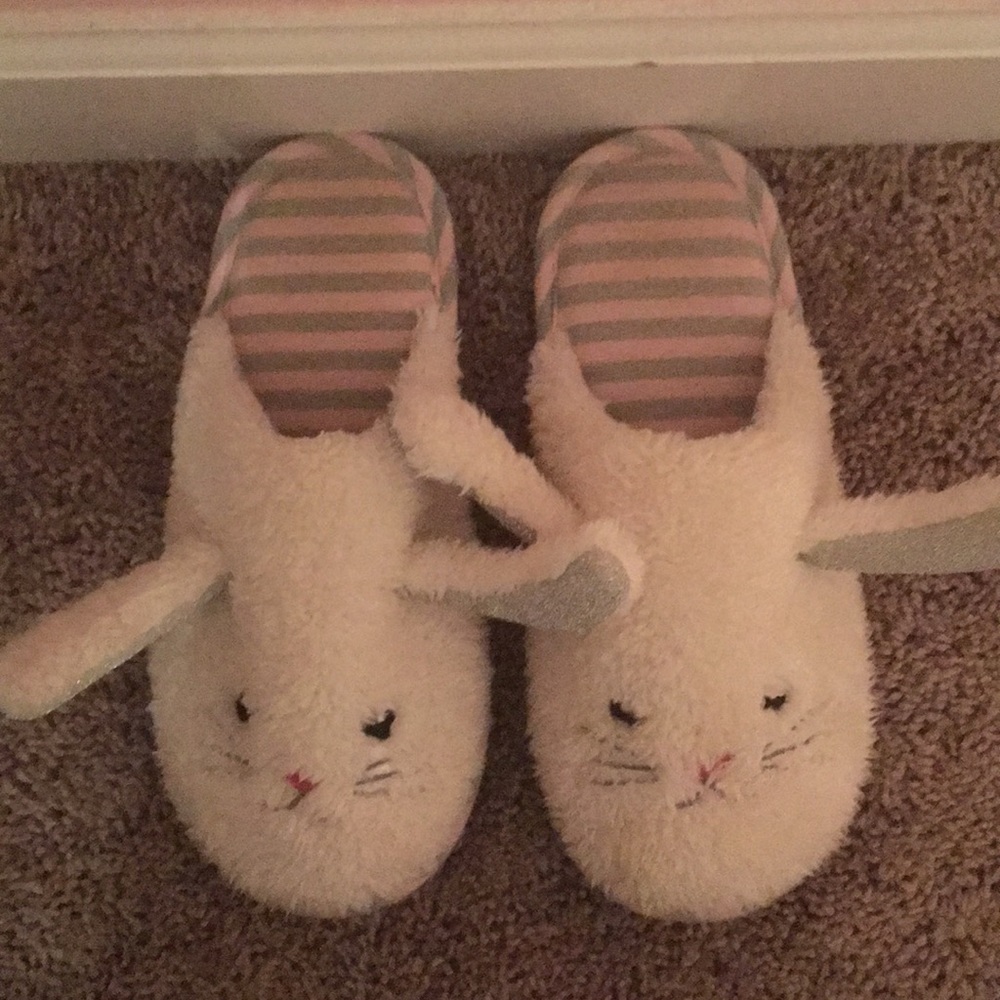 Bunny fuzzy slippers size 8 in the women